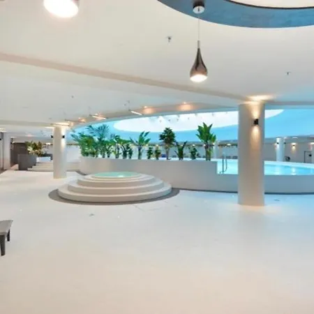 Hanza Tower White 24 Pool & Jacuzzi & Sauna Appartamento *